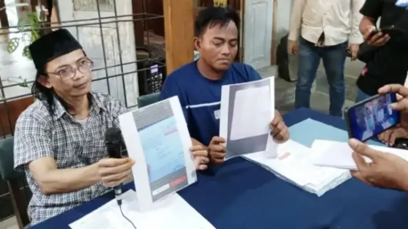 Perwakilan-kawan-Aksi-Situbondo-saat-melakukan-rilis-kepada-sejumlah-mediajatimtimes-P2c4cec1b0ce2590f.md