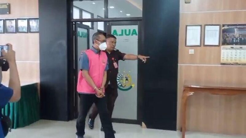 tersangka-korupsi-dana-bank-plat-merah-di-tasik-872025-1